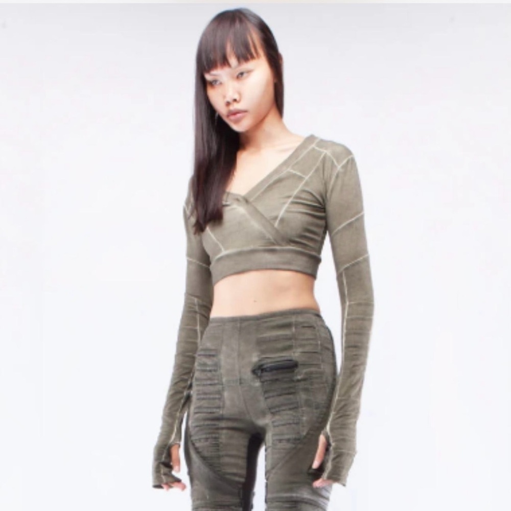 Demobaza | V Neck Crop Top